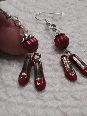 Fun DOROTHY'S RUBY SLIPPERS Handmade Red Silver Dangle Earrings #631E